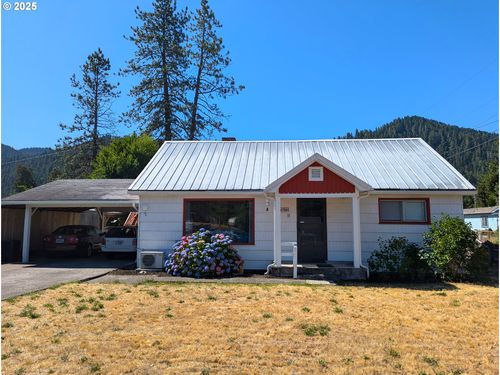 47564 School St, Oakridge, OR, 97463-9564 | Card Image