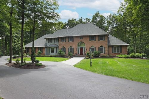 8426 Hobnail Rd, Manlius, NY, 13104-9331 | Card Image