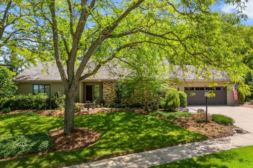 807 Knollwood Ct, Waukesha, WI, 53188-4411 | Card Image
