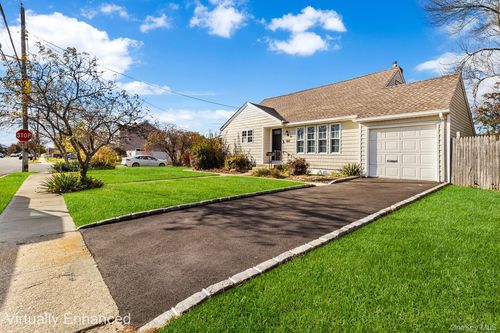 403 15th St, West Babylon, NY, 11704-2607 | Card Image