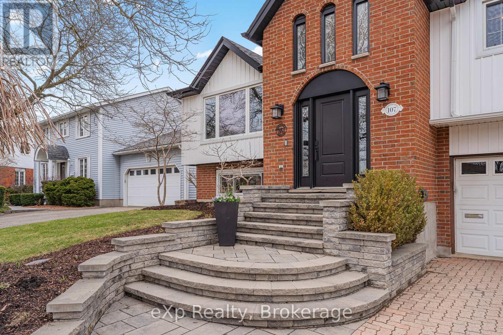 Residential Lease in Guelph (Kortright West) 2