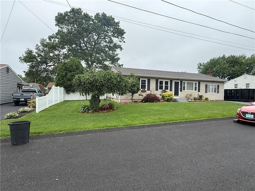 12 Kiwanis Rd, West Warwick, RI, 02893-5522 | Card Image