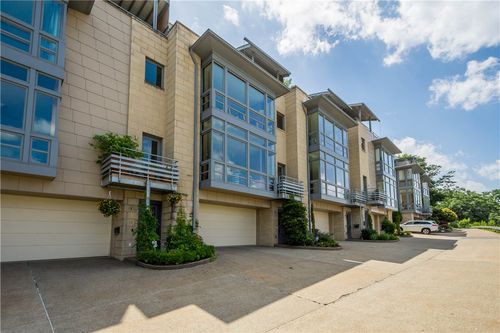 18 Windom Hill Pl, Pittsburgh, PA, 15203-1339 | Card Image