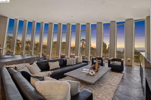 6343 Skyline Blvd, Oakland, CA, 94611-1037 | Card Image