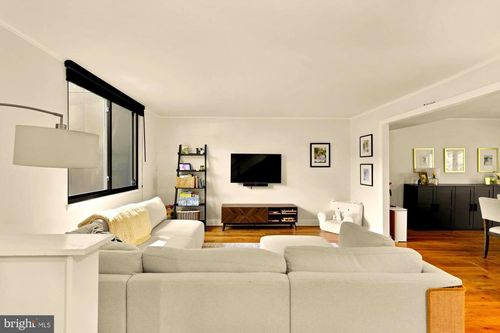 11170 Forest Edge Dr, RESTON, VA, 20190-4029 | Card Image