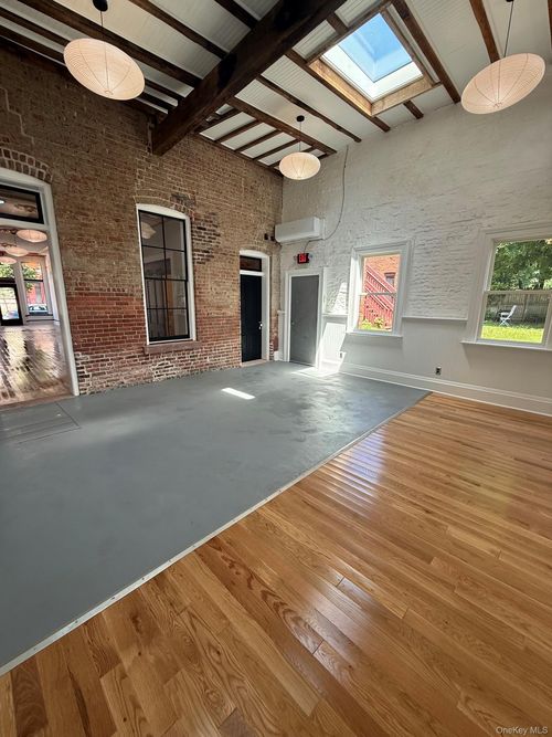 236 Liberty St, Newburgh, NY, 12550-7105 | Card Image