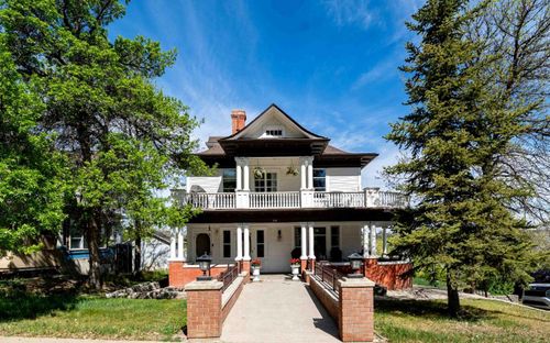 106 3 St Se, Medicine Hat, AB, T1A0G2 | Card Image