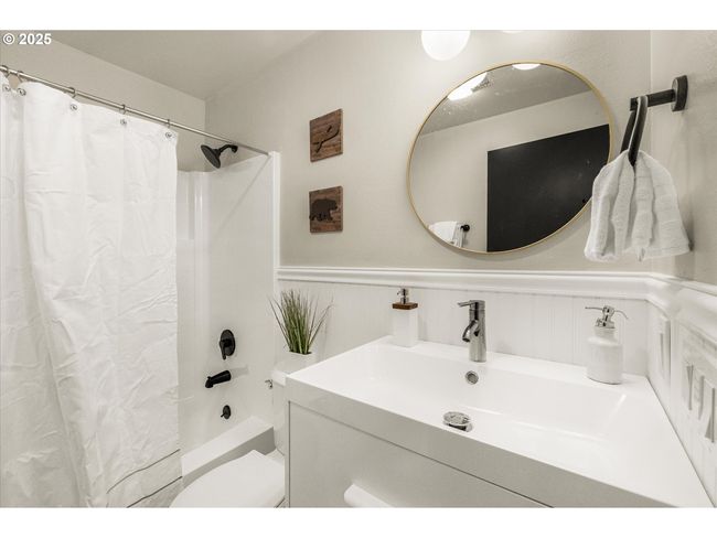 50 Nw 180 Th Ave, House other with 4 bedrooms, 2 bathrooms and 1 parking in Beaverton OR | Image 32