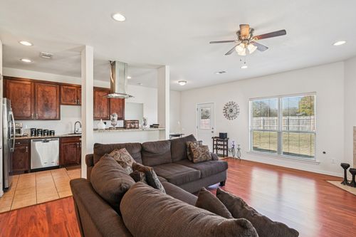 801 Cascade Dr, Glenn Heights, TX, 75154-8420 | Card Image