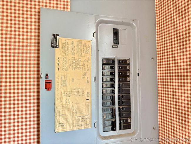 INTERIOR ELECTRIC PANEL | Image 25
