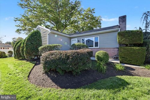 630 Woodland Dr, POTTSTOWN, PA, 19464-2833 | Card Image