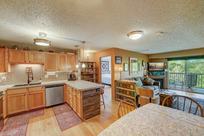 124 - 1321 Lake Drive W, Condo with 2 bedrooms, 2 bathrooms and null parking in Chanhassen MN | Image 2