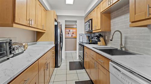apt-502-4174 Inverrary Dr, Lauderhill, FL, 33319-4553 | Card Image
