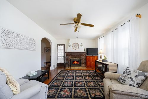 14 Lown Ct, Poughkeepsie, NY, 12603-3322 | Card Image