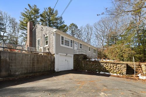 290 Main St, Mashpee, MA, 02649 | Card Image