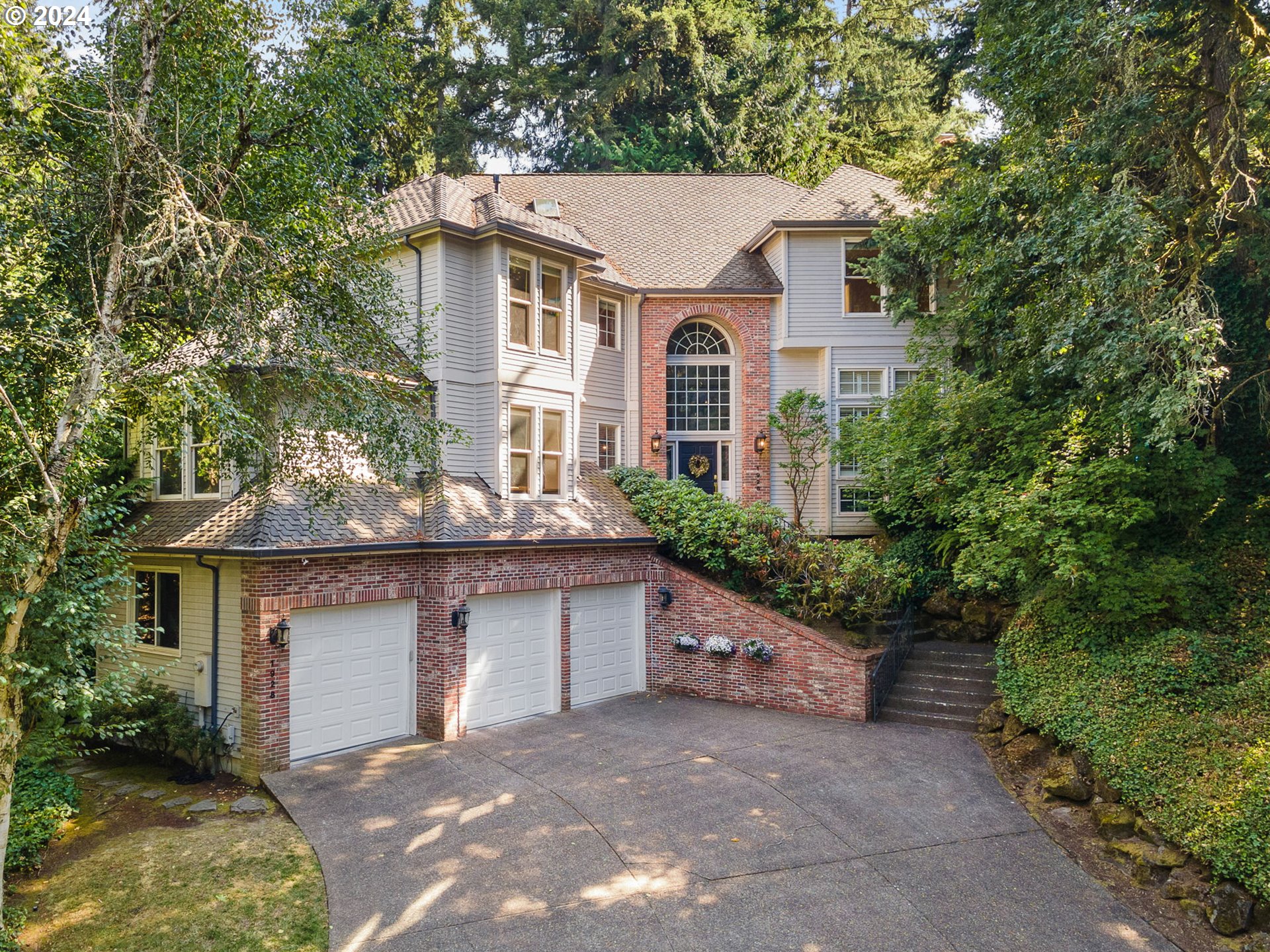 Palisades Terrace Dr, Lake Oswego, OR 97034