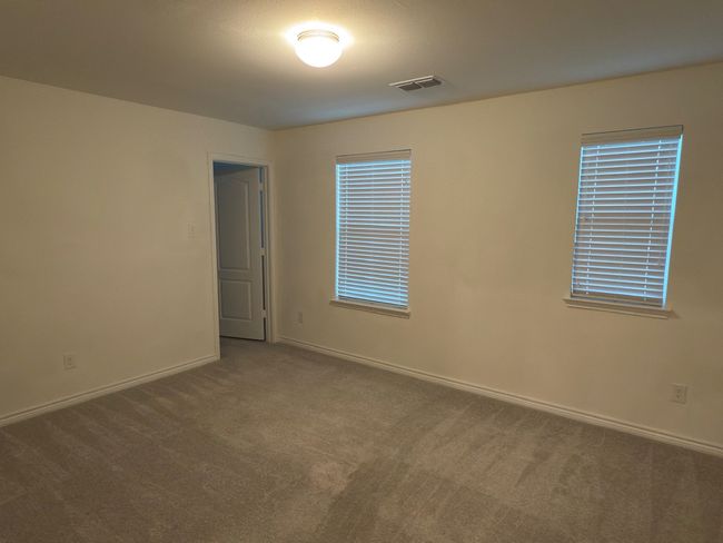 Empty room with carpet flooring and baseboards | Image 17