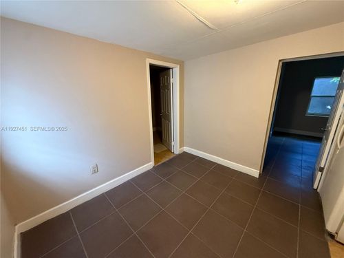 b-1129 Nw 29th St, Miami, FL, 33127-3836 | Card Image