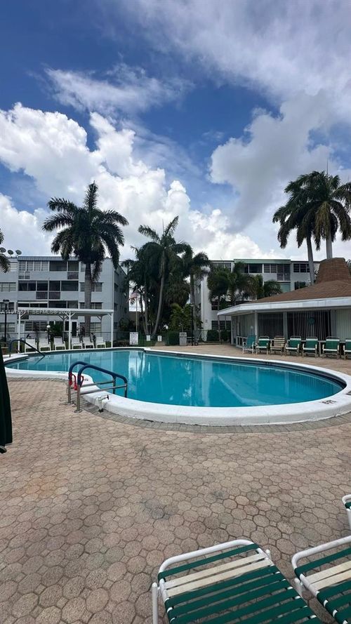 224-1333 Hallandale Beach Blvd, Hallandale Beach, FL, 33009-4609 | Card Image