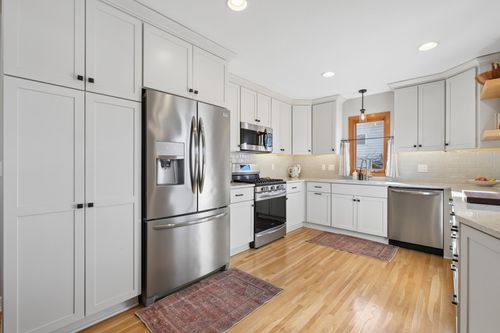 10925 London Dr, Burnsville, MN, 55337-1053 | Card Image