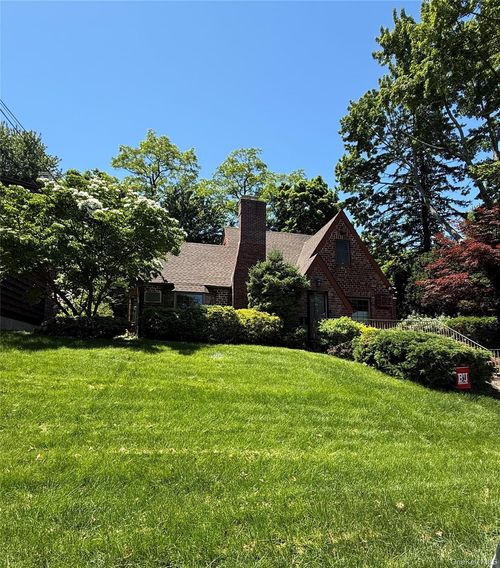 11 W Terrace Rd, Great Neck, NY, 11021-1513 | Card Image