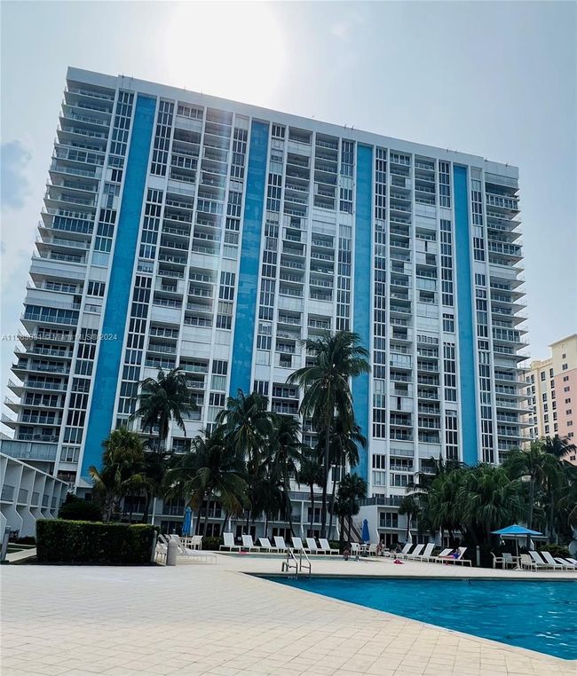 APT-23B - 881 Ocean Dr, Condo with 2 bedrooms, 2 bathrooms and null parking in Key Biscayne FL | Image 10
