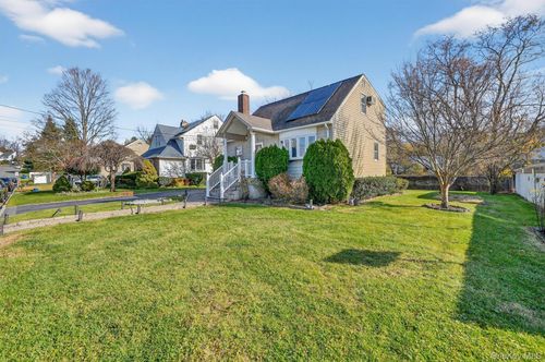 8 Robbins Ave, Elmsford, NY, 10523-3311 | Card Image