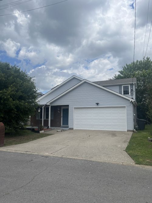 99 Edgehill Ln, Hendersonville, TN, 37075-4183 | Card Image