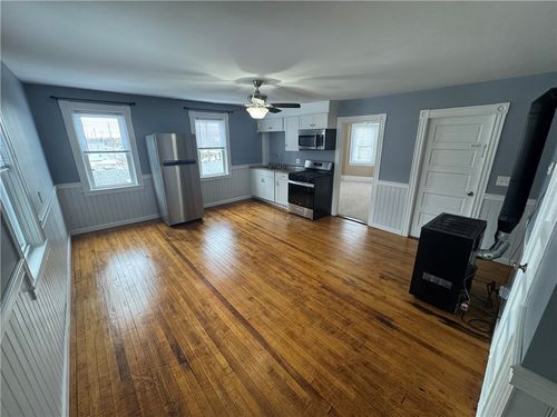 350 Metacom Ave, Bristol, RI, 02809-8527 | Card Image