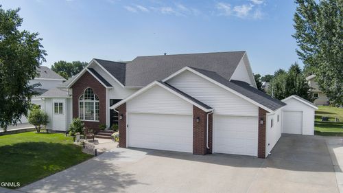 4809 Harbor Trl Se, Mandan, ND, 58554-7952 | Card Image