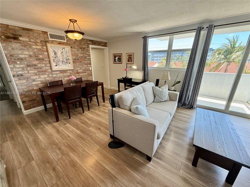 apt-405-16518 Ne 26th Ave, North Miami Beach, FL, 33160-4021 | Card Image