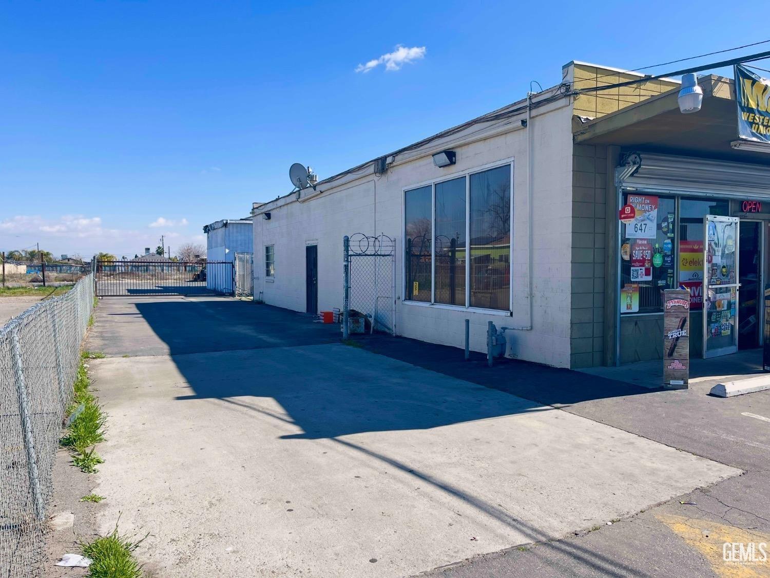 2222 S Chester Ave, Bakersfield, CA 93308