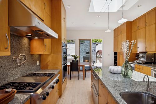 325 Via La Cumbre, Greenbrae, CA, 94904-1336 | Card Image