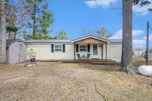 5710 Pear Ave, Newaygo, MI, 49337-9091 | Card Image