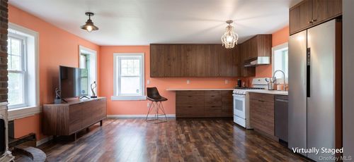 29 Parsons Ln, Middletown, NY, 10940-7248 | Card Image