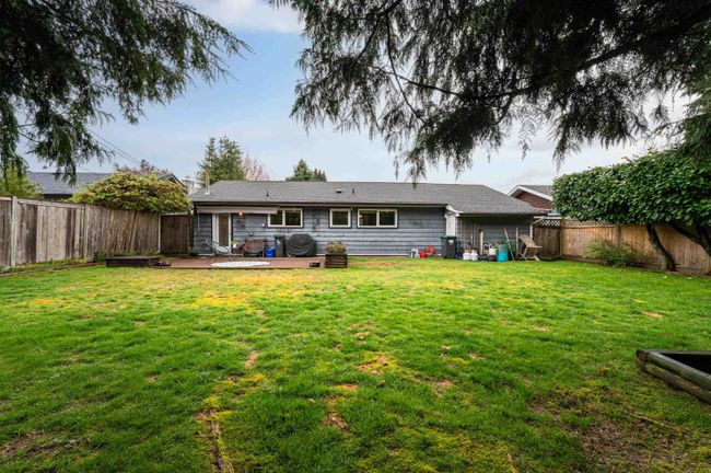 1325 Oakwood Crescent, House other with 3 bedrooms, 1 bathrooms and 3 parking in North Vancouver BC | Image 35