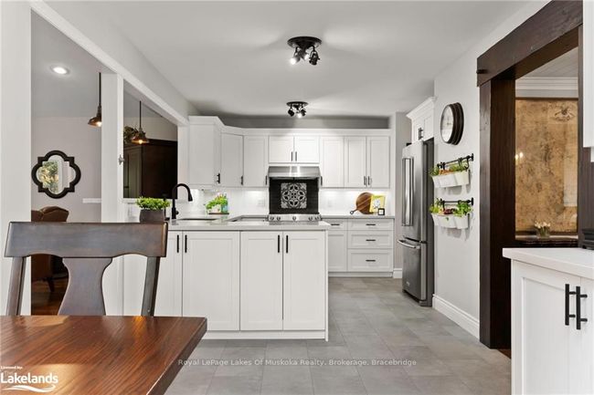 1105 Rosseau Lake Rd 1, House other with 3 bedrooms, 2 bathrooms and 8 parking in Windermere ON | Image 8