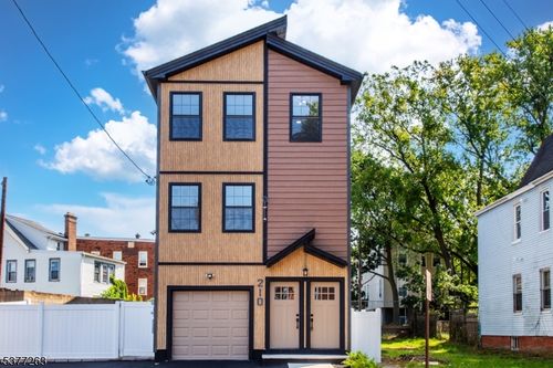 210 Ellis Ave, Irvington, NJ, 07111-3695 | Card Image