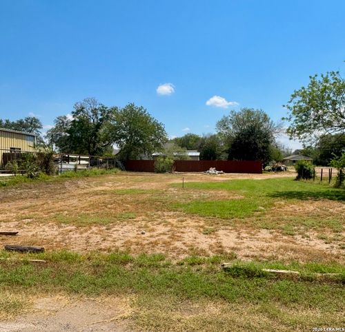 00 Renfro Dr, Devine, TX, 78016 | Card Image