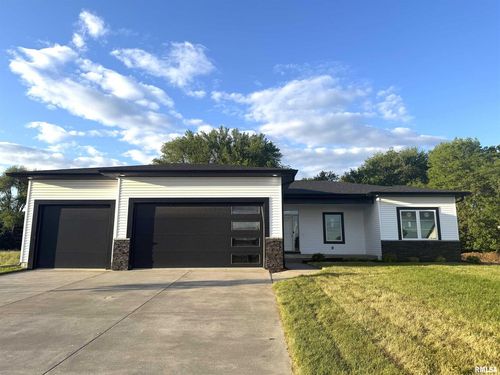 323 Linda Ln, Riverdale, IA, 52722-3274 | Card Image