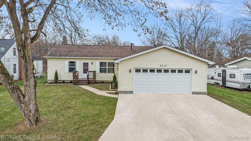 2212 Noble Ave, Flint, MI, 48532-3916 | Card Image