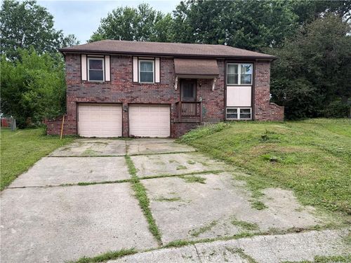 3004 Nw Milford Pl, Blue Springs, MO, 64015-2879 | Card Image