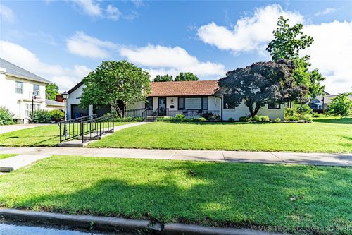 109 E 14th St, Pawhuska, OK, 74056-2209 | Card Image