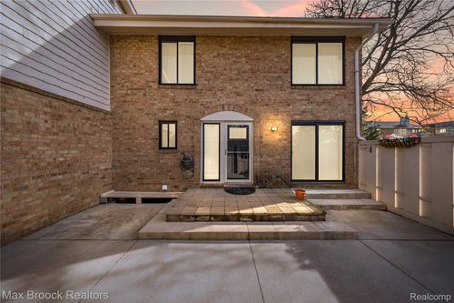 7451 Pebble Pt, West Bloomfield, MI, 48322-3517 | Card Image