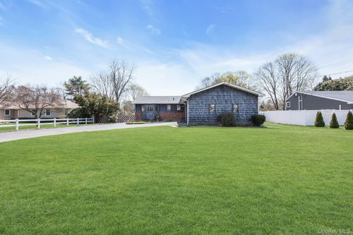 760 Hubal Street, Islip, NY, 11716 | Card Image