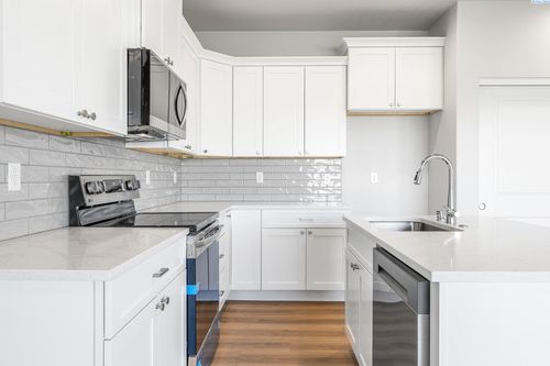 7472 Grapevine Ct, West Richland, WA, 99353-5585 | Card Image