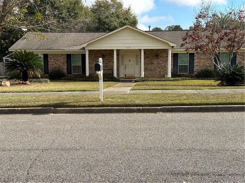 1013 Regal Dr, Mobile, AL, 36609-3316 | Card Image