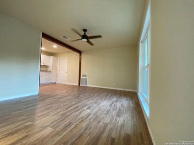 500 W Lindbergh Blvd, House other with 3 bedrooms, 1 bathrooms and null parking in Universal City TX | Image 2