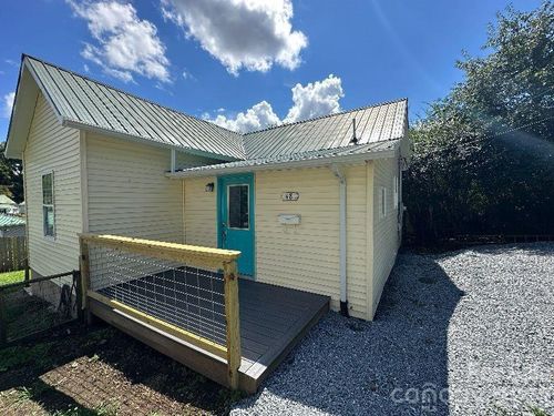 48 Circle Ln, Marion, NC, 28752-4255 | Card Image