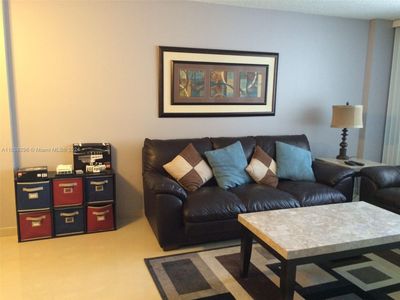 301 - 3800 S Ocean Dr, Condo with 1 bedrooms, 1 bathrooms and null parking in Hollywood FL | Image 3